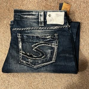 NWT Silver Aiko Mid Boot